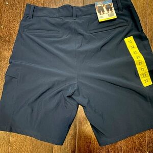 BRAND NEW: Men’s Golf Shorts - Size 32